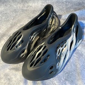 Unbranded Comfortable unisex foam shoes size 42. Camouflaged type colors. NWOT